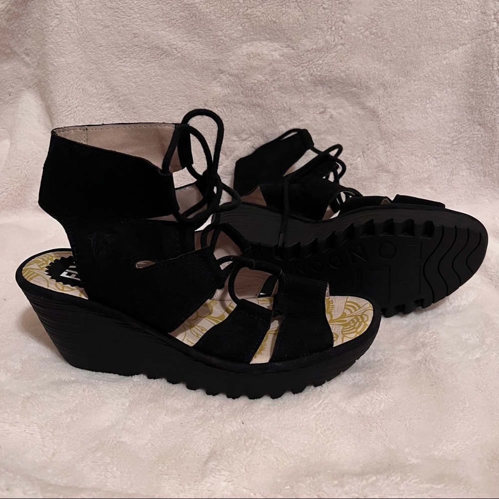 Fly London Yoll697 Platform Sandal